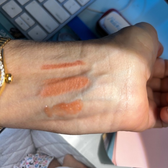 New lipstick/gloss/pencil -Lisa Rinna Beauty - Picture 2 of 8